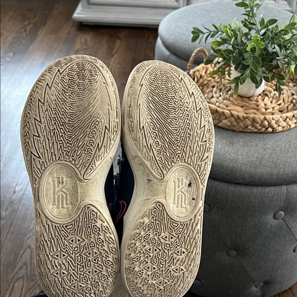 Nike Blue Sneakers with Pink Highlights Kyrie 5 - Picture 2 of 6